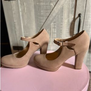 Strapped high heels. Very comfortable and super cute with everything !!!